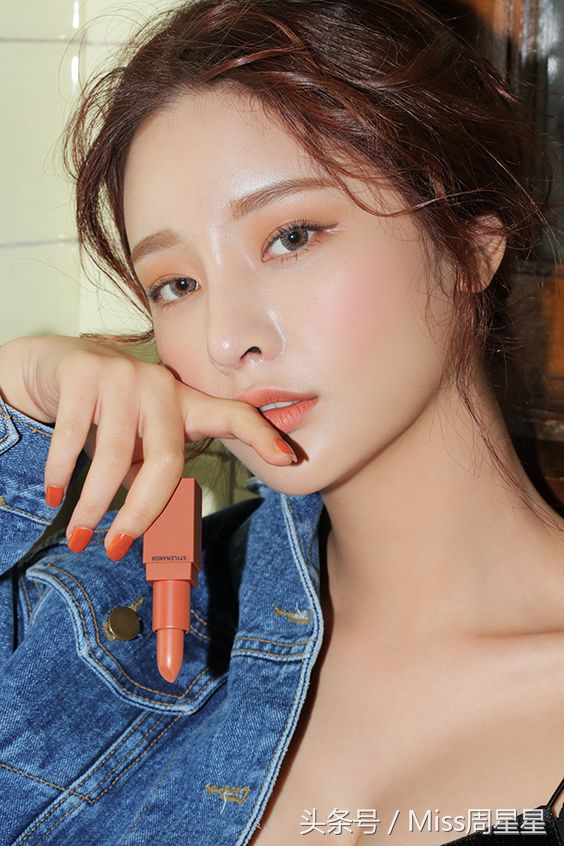 唐嫣宋佳穿衣搭配图片,白色月光宋佳美甲图