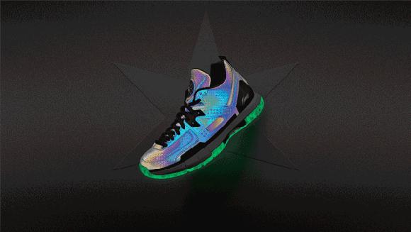 今年扣篮大赛上脚球鞋,乔丹扣篮大赛穿的球鞋