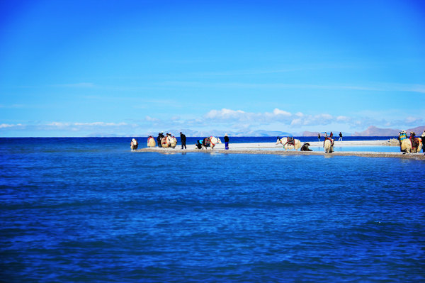 进入川藏线旺季租车自驾游一日多少钱