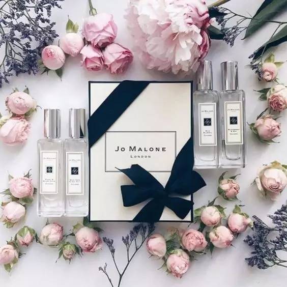 如何闻香识美人？一篇香水小白的实用指南