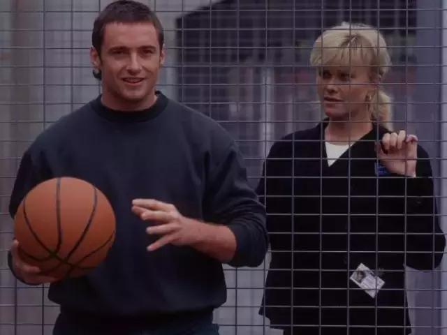 休杰克曼还会不会演金刚狼了 (休杰克曼牵手爱妻现身)