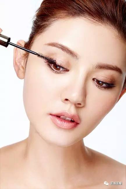 美睫单根扁毛取胶正确手法,中式美睫的镊子手法