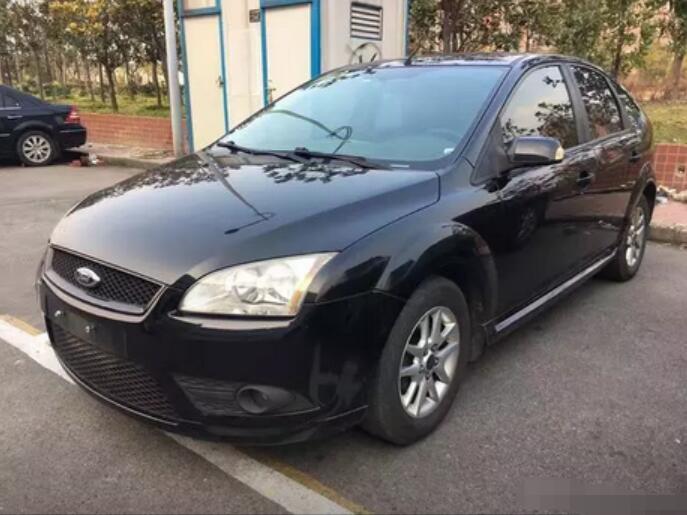 福特福克斯2007款自动三厢2.0落地,福克斯两厢2007款