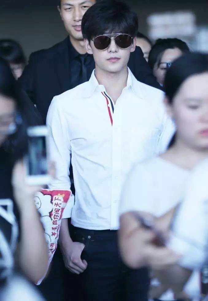 明星都在抢衣服,明星都在抢的卫衣