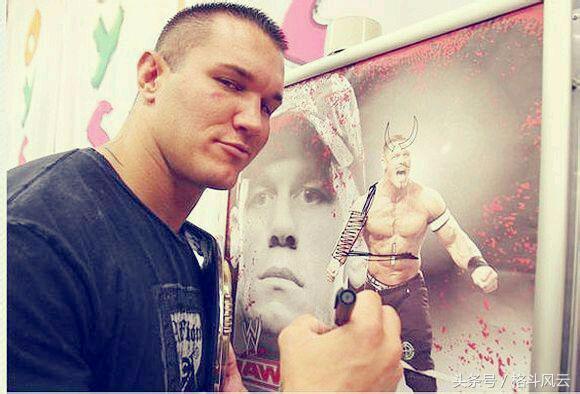 wwe摔角狂热大赛布洛克莱斯纳大狗,wwe重量级冠军猛兽布洛克莱斯纳