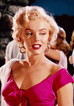 重大发现：秒变女明星的小撇步，是换一个发色