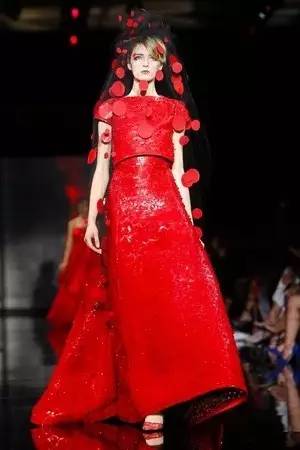 阿玛尼挚爱400和迪奥哑光999,dior999经典正红色口红图片