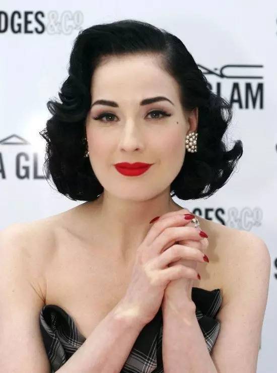 阿玛尼挚爱400和迪奥哑光999,dior999经典正红色口红图片