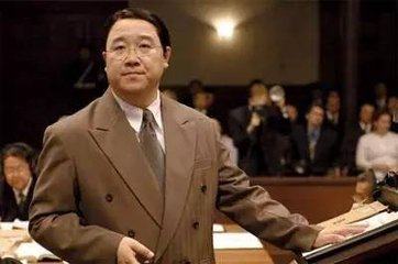 背现金过关英达称没洗钱是违规存款，汇钱到美国只能人肉背现金？