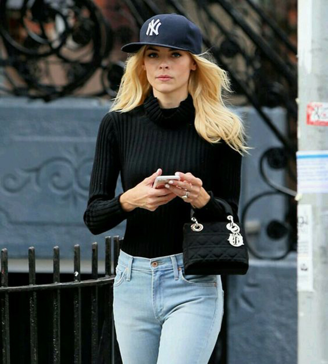 爱情会过期歌曲,爱情会过期跟谁都一样