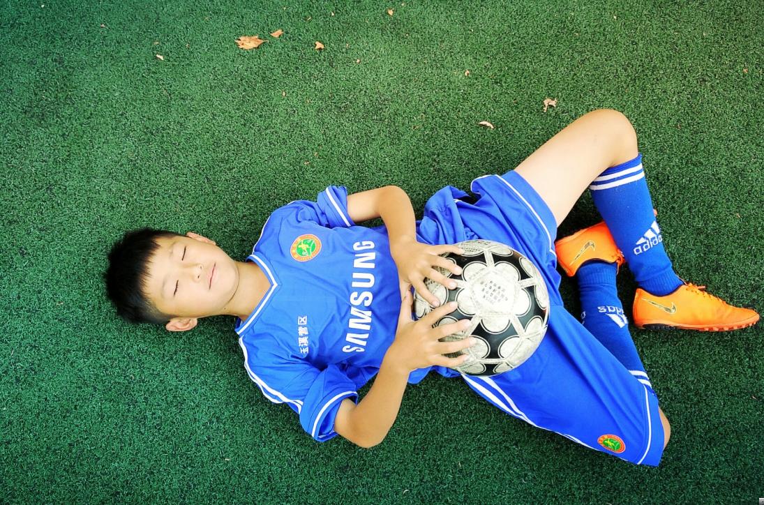 踢球吧少年完整版,踢足球吧少年电影完整版