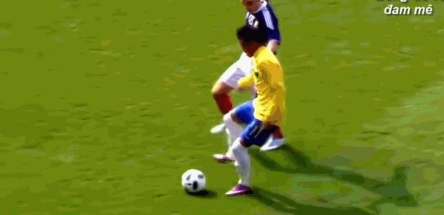 足坛门将精彩扑救诺伊尔,爆笑足球门将失误视频全集