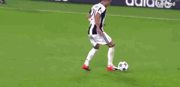 足坛门将精彩扑救诺伊尔,爆笑足球门将失误视频全集