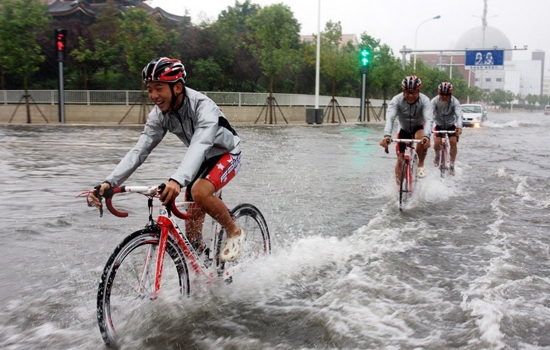 为什么骑自行车发力膝盖特别疼,为什么骑自行车伤膝盖