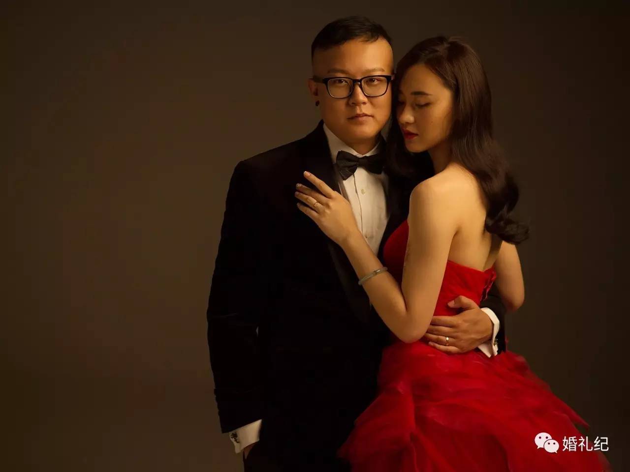 床头婚纱照优缺点,床头婚纱照竖版好看还是横版好看