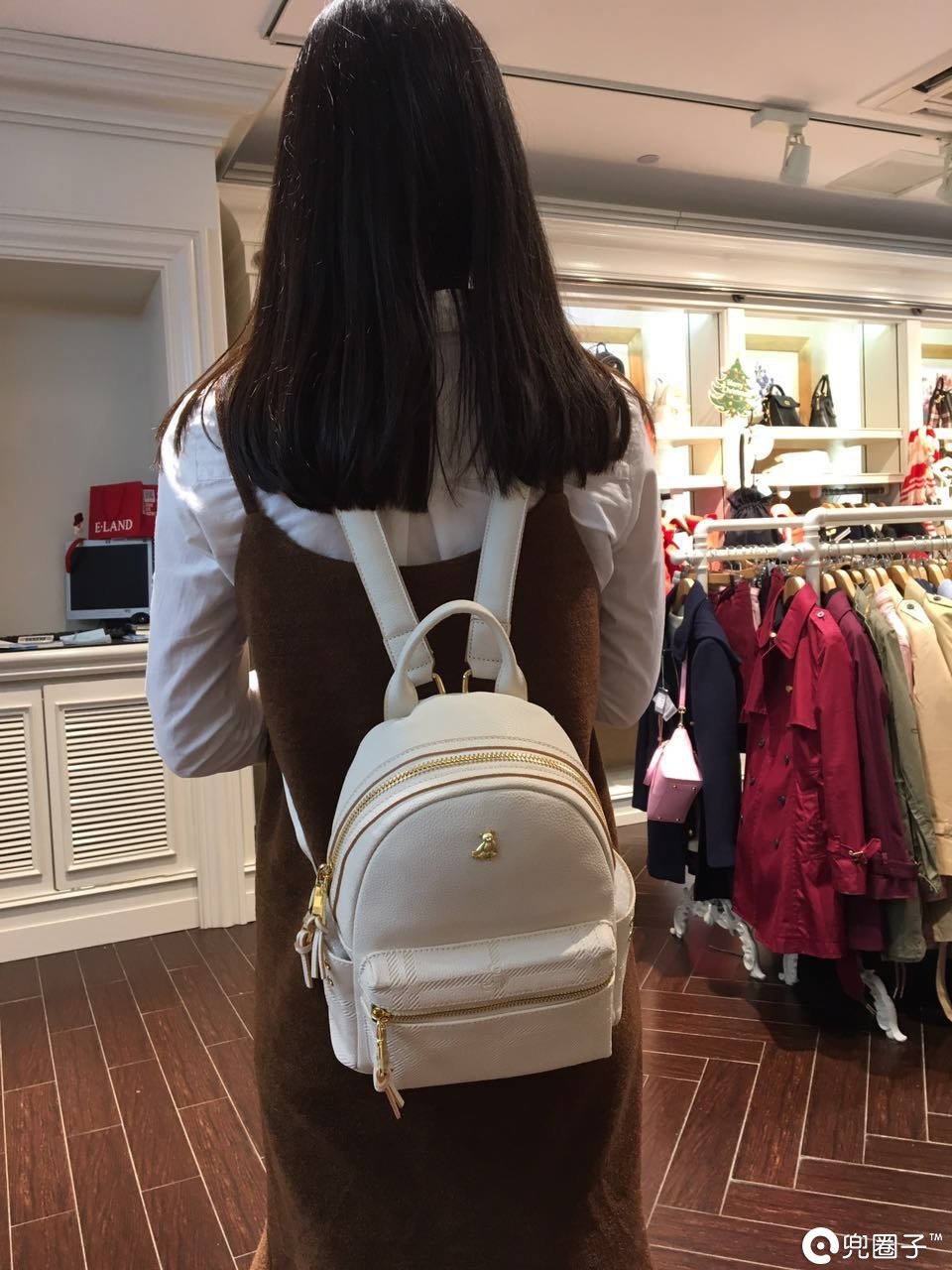 杭州的女生都背什么包,现在女生都在背什么包