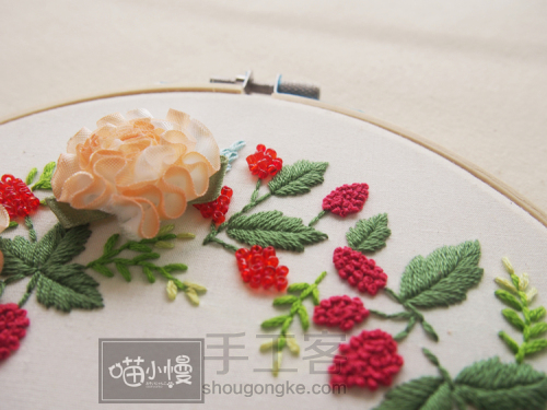 覆盆子花环刺绣