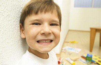 小儿抽动症最佳治疗方案,小儿抽动症该怎么治疗才能好