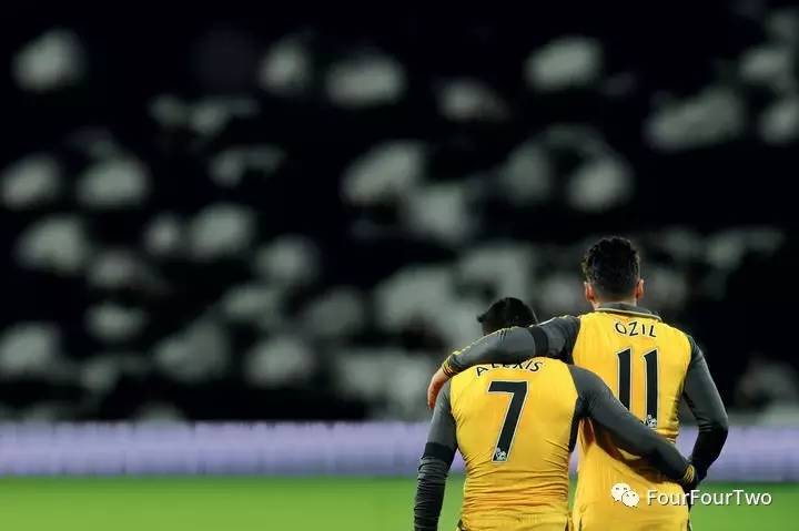 你不知道的枪手双子星（上）｜不进球就睡不着的“桑大腿”，爱下国际象棋的“厄大眼”