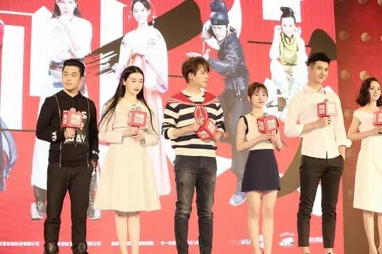 「事儿」《那片星空那片海》曝海报、《耳畔中国》开播、《爱来的刚好》热播、《热血长安》网络首播、迪丽热巴确认加盟《奔跑吧》