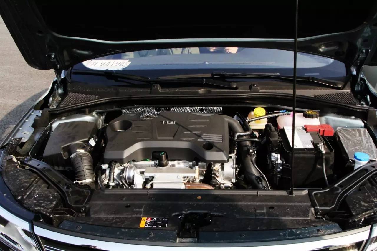 让人眼前一亮的荣威i6,买一辆车送老爸