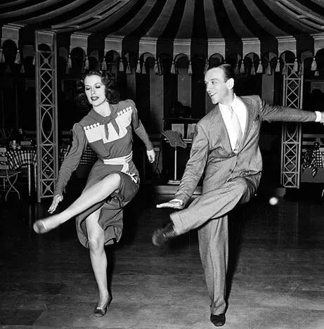 扒一扒好莱坞“后台歌舞片”的历史和套路