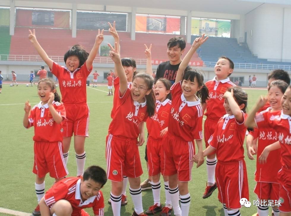 每次踢完球都在期待你的消息,当你踢完球第二天睡醒