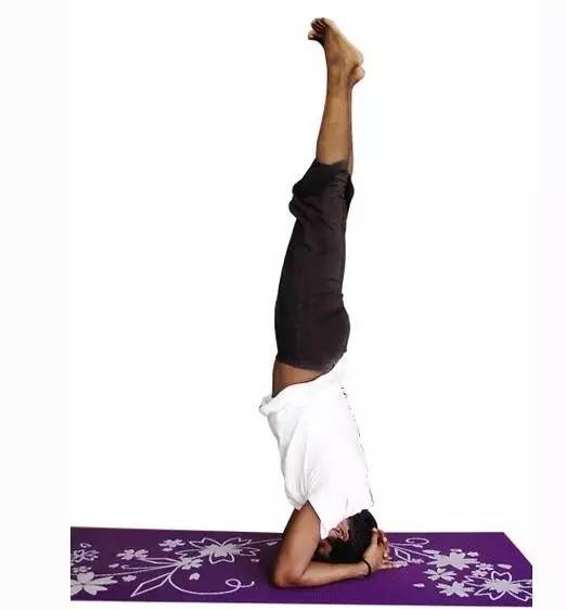 倒立的好处很多你能倒立吗,不会倒立的人怎么才能学会倒立呢