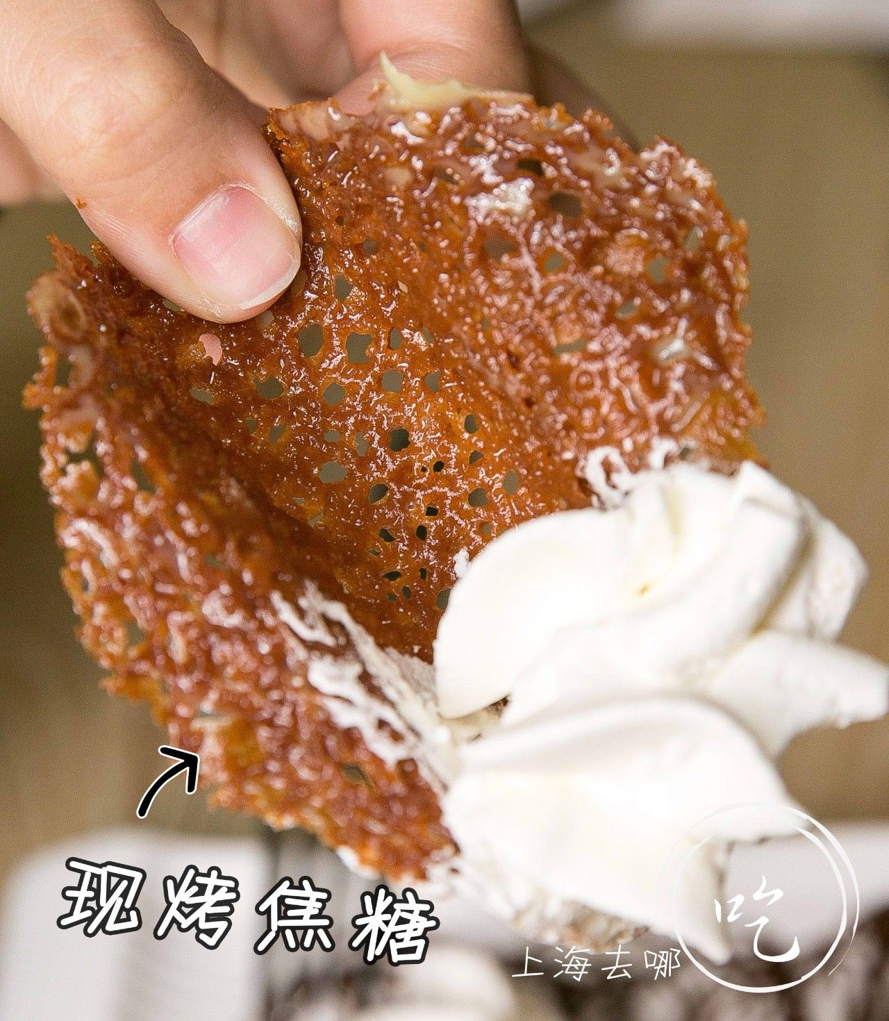 这家店靠一块INS美食博主的星空蛋糕，就把少女心秒成渣渣！涂红唇就打折，男生涂折更低！