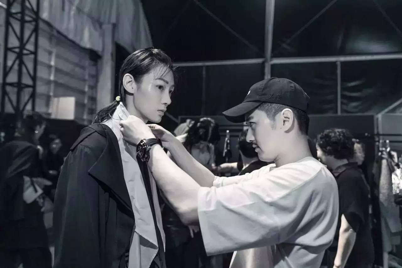 夏天能穿的皮衣皮裤,夏天可以穿的连体皮衣