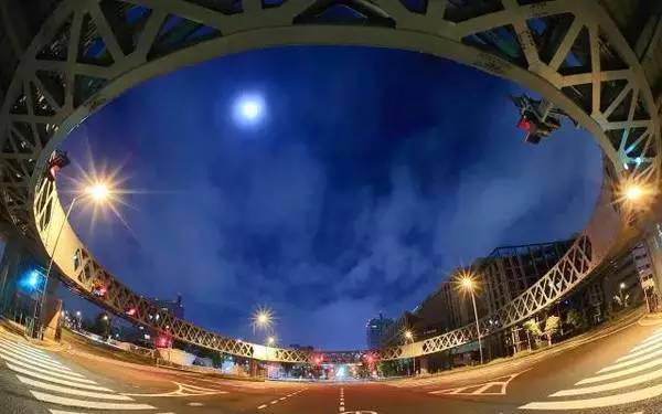 在每个国家100块钱都能买到什么,在各个国家内100块钱可以买什么