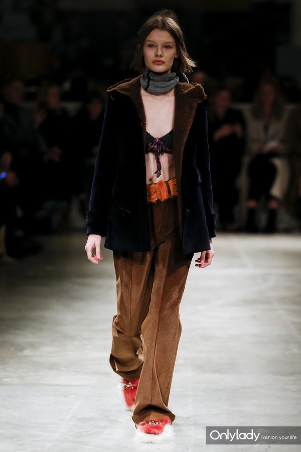 prada今夏最值得入手的包包,prada哪款包最值得入手