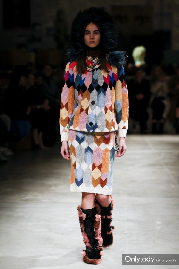 prada今夏最值得入手的包包,prada哪款包最值得入手