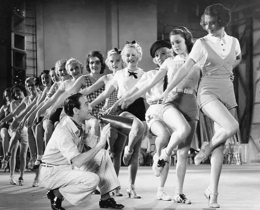 扒一扒好莱坞“后台歌舞片”的历史和套路