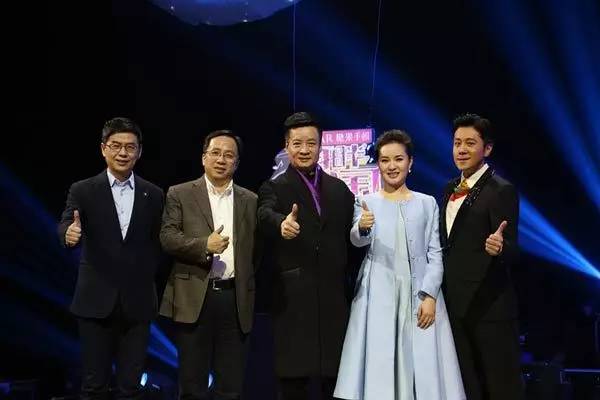 「事儿」《那片星空那片海》曝海报、《耳畔中国》开播、《爱来的刚好》热播、《热血长安》网络首播、迪丽热巴确认加盟《奔跑吧》