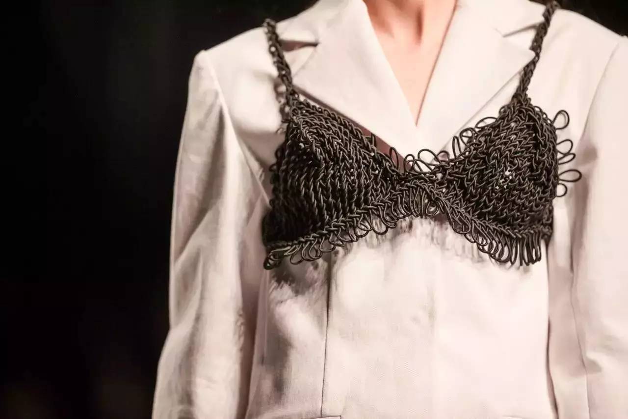 夏天能穿的皮衣皮裤,夏天可以穿的连体皮衣