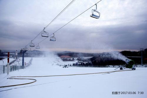 南山滑雪场极限雪沟时间,南山滑雪场雪化了吗
