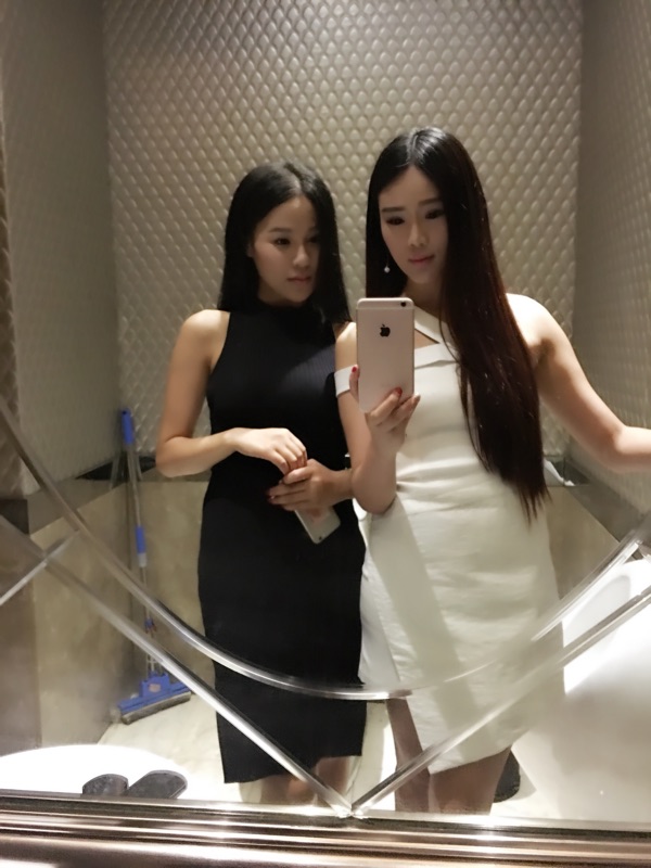 肩上带子,肩上有肩带勒痕