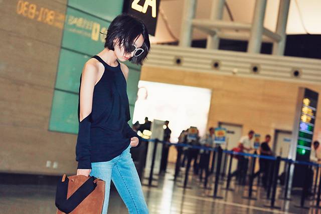 burberry看周冬雨视频,burberry黄色衣衫