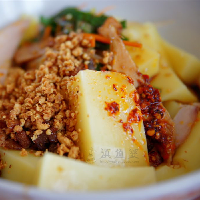 今晚，我掉进了夜市小吃的“深坑”