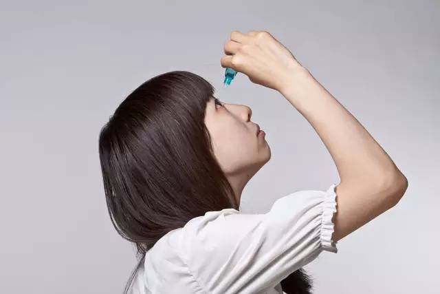 手机用多了眼劳累,手机玩多了眼睛干涩用什么眼药水