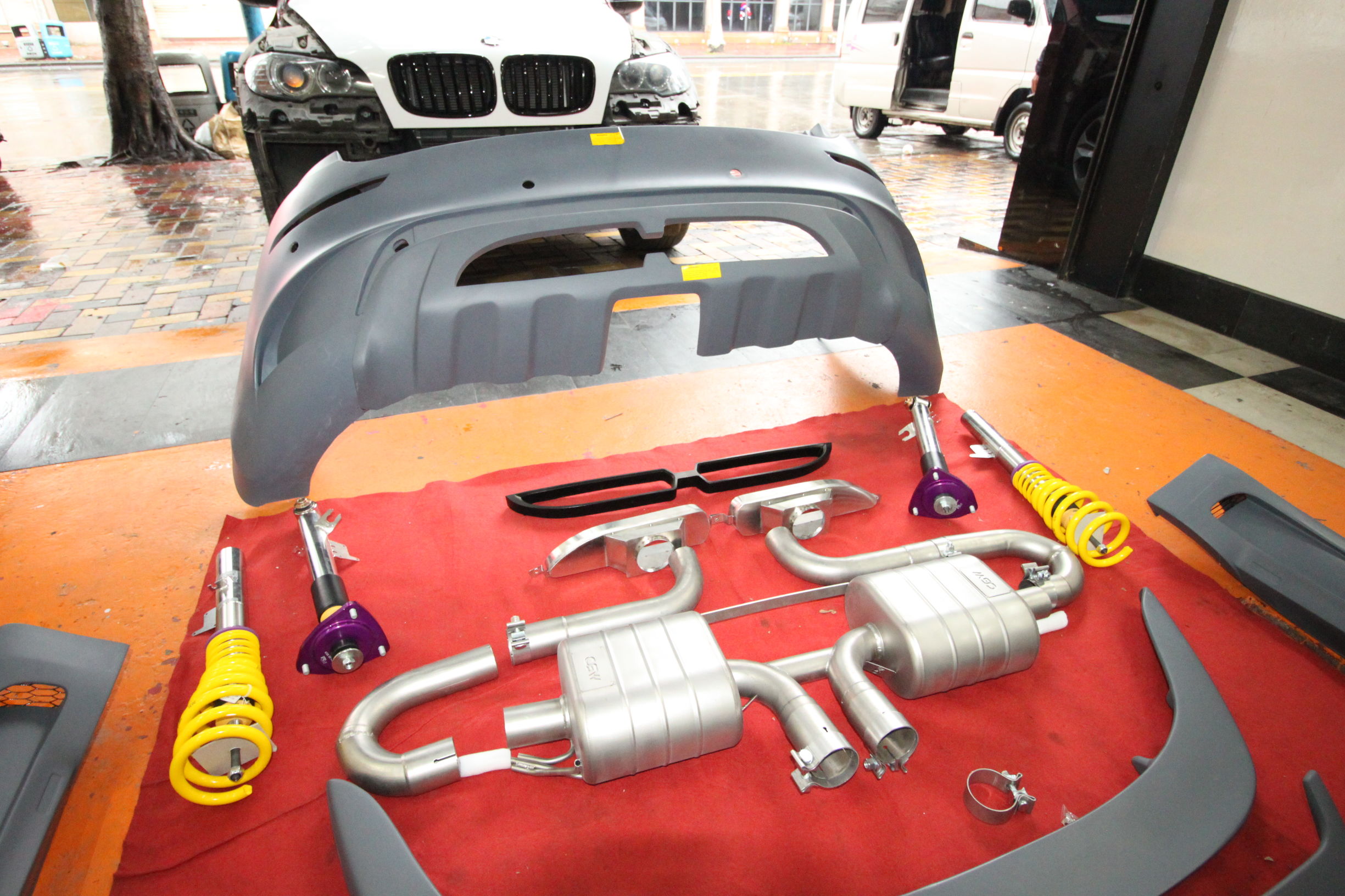 老款宝马x6改大灯和前后包围,宝马x6内外老改新改装案例