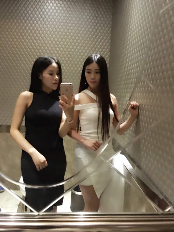 肩上带子,肩上有肩带勒痕