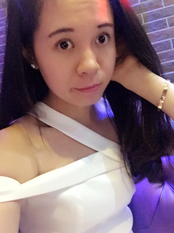 肩上带子,肩上有肩带勒痕