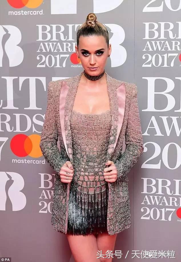 重大发现：秒变女明星的小撇步，是换一个发色