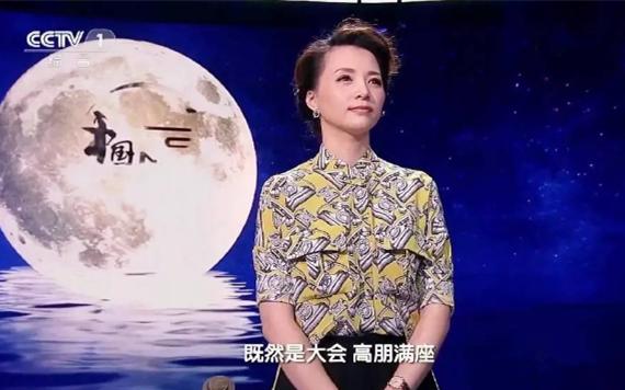 央视主持人董卿和倪萍的视频,两代央视一姐董卿倪萍同框