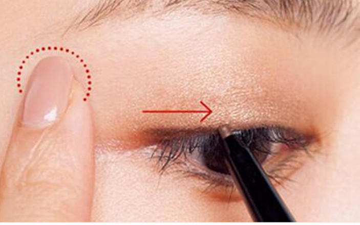 新手不会画眼线用什么眼影,新手不会画眼尾必看