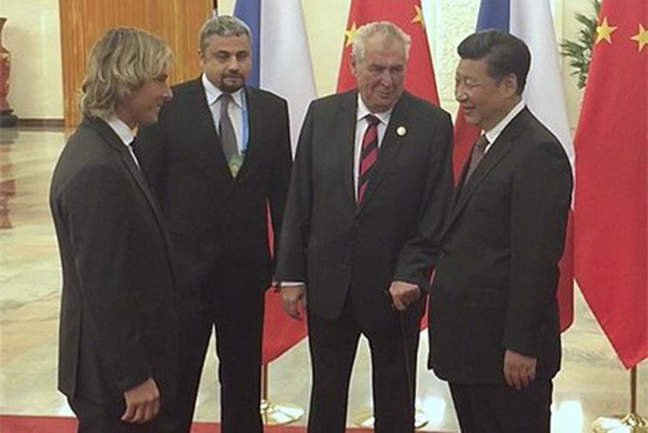 球队降级不离、遭遇财政危机不弃，他就是忠诚的代名词！