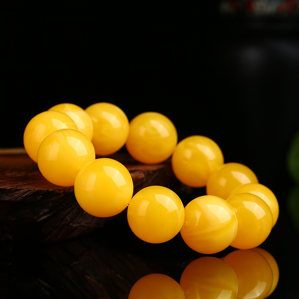 刚买回的蜜蜡为何油乎乎的,蜜蜡买回来后分层了