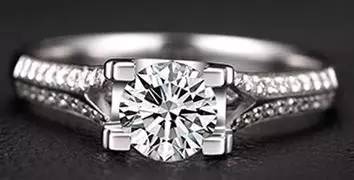 50分到1克拉之间的钻戒怎么选,30分钻戒能戴出50分的款式